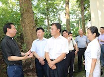 市政协民宗委领导来足调研基层宗教工作