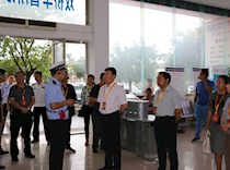 市区政协委员视察全区公安交巡警工作