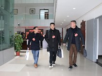 二届三次会议即将召开 委员陆续报到中