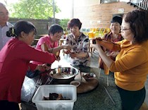 区政协开展“庆端午·包粽子”比赛