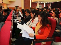 区政协二届四次会议召开
