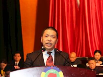 区政协召开二届四次会议第二次大会
