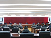 区政协二届二十四次常委会召开