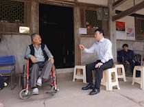 区政协主席陈廷剑到宝顶镇慰问贫困户