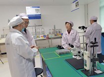 区政协副主席李德芬率队调研多家企业